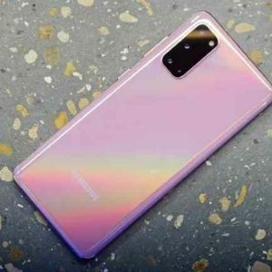 Samsung s20 in cloud pink